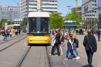 Thema Mobilität für Deutsche immer wichtiger – Kritik an Kosten und Verlässlichkeit