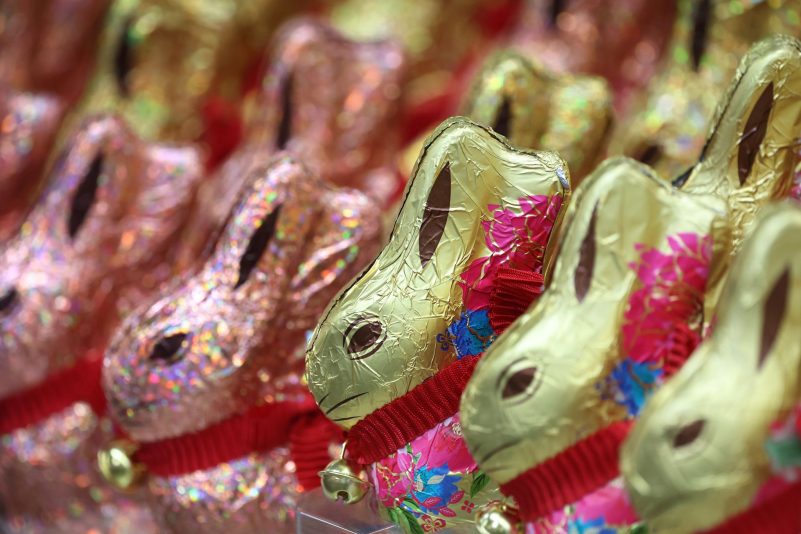 Viele der in Deutschland produzierten Schoko-Osterhasen werden im Supermarkt verkauft, ein großer Teil wird jedoch auch ins Ausland exportiert.