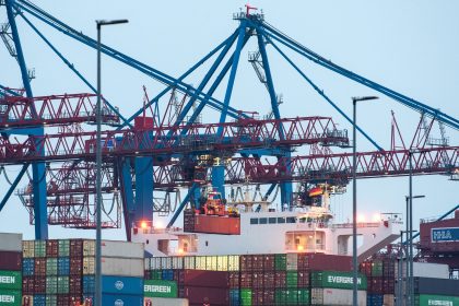 Wirtschaft wächst leicht zu Jahresstart – aber Ausblick trüb