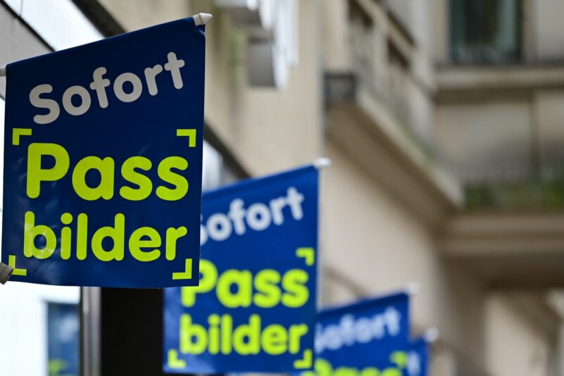 Ab Mai sollten von der Passbehörde eigentlich nur noch digitale Fotos akzeptiert werden, die entweder direkt in der Behörde angefertigt oder durch auf einem festgelegten, sicheren Übermittlungsweg von einem Fotostudio dorthin gesendet werden. (Archivfoto)