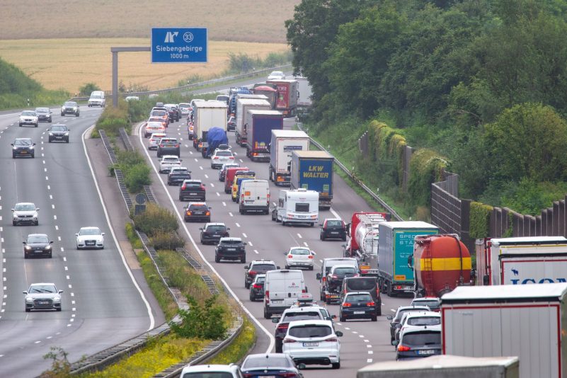 EU-Parlament stimmt Lockerung von CO2-Vorgaben für Autohersteller zu
