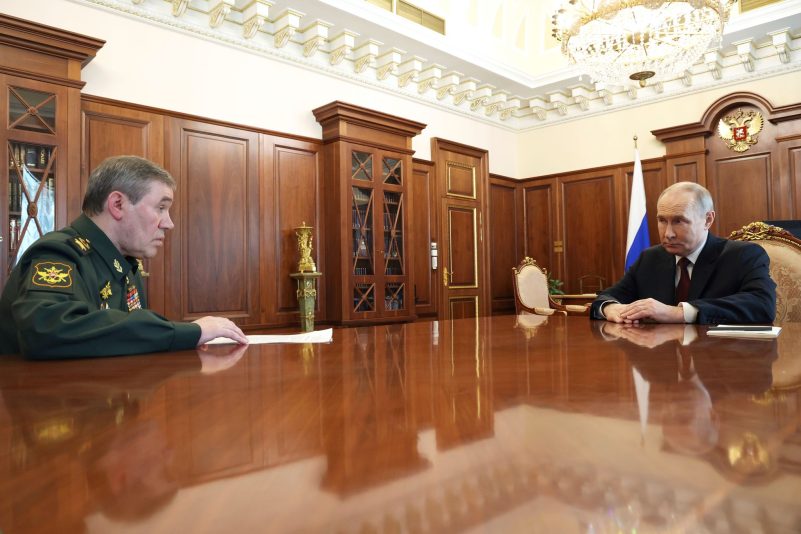 Putin überrascht mit der Ankündigung einer Feuerpause über Ostern.