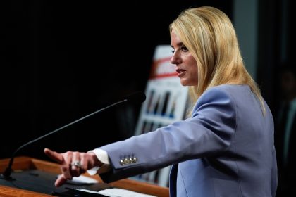 Größter Fentanyl-Fund der US-Geschichte – Justizministerin Pam Bondi: „Historische Festnahme“