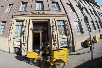 Post und Telekom haben noch Tausende Beamte