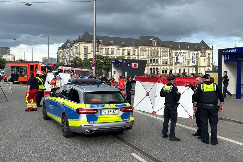 Bei einem Messerangriff auf dem Hamburger Hauptbahnhof sind mehrere Menschen schwer verletzt worden