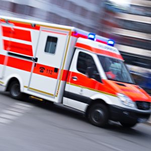 München: Auto rast in Haltestelle – sieben Verletzte