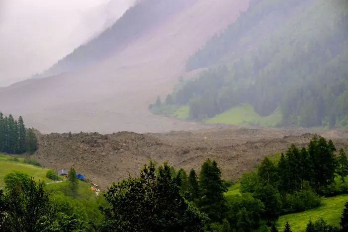 Nach dem Gletscherabsturz droht im Lötschental eine Flutwelle.