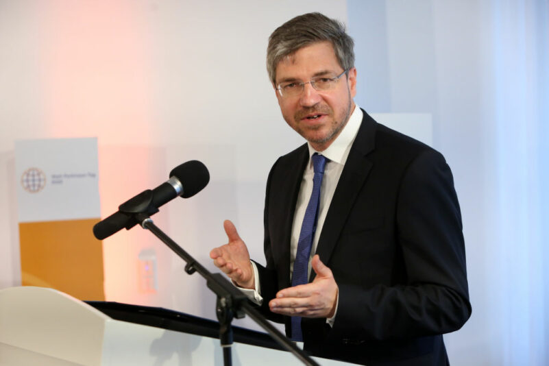Bürgerentscheid erfolgreich: Potsdamer Oberbürgermeister Schubert abgewählt - Epoch Times (Deut