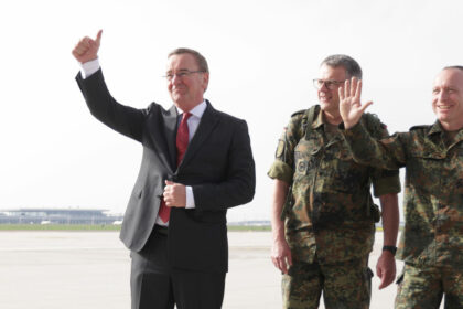 Merz und Pistorius in Litauen: Militärische Ehren und Übergabe der Truppenfahne