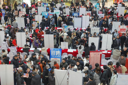 Chinas Arbeitslosenkrise: Xi greift zu Mao und schickt die Jugend aufs Land