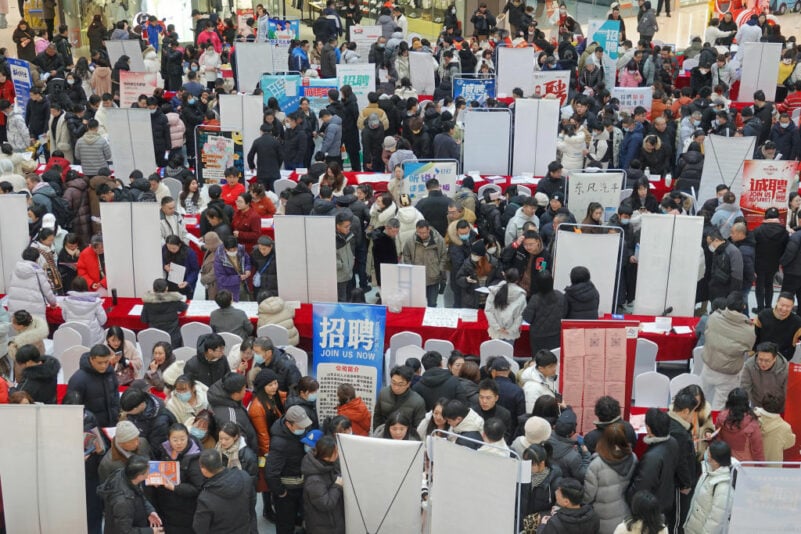 Chinas-Arbeitslosenkrise-Xi-greift-zu-Mao-und-schickt-die-Jugend-aufs-Land
