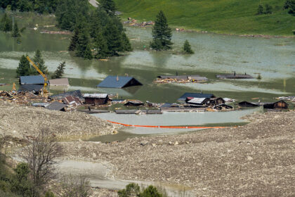 Schweiz: Lage nach Gletscherabbruch entspannt sich – Aufräumarbeiten können noch nicht beginnen