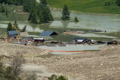 Schweiz: Lage nach Gletscherabbruch entspannt sich – Aufräumarbeiten können noch nicht beginnen