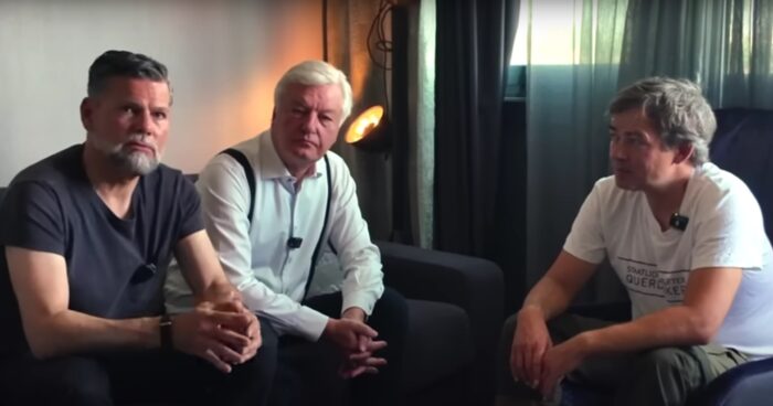 Von links: Kayvan Soufi-Siavash, Jürgen Elsässer und Michael Ballweg trafen sich im Mai 2025, um über ihren neuen Protestansatz „Make Querdenken great again“ zu sprechen. Foto: Bildschirmfoto/COMPACT