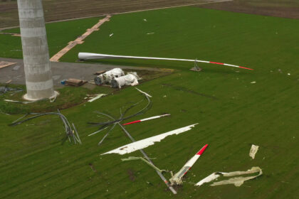 Bauer darf nur nach Anmeldung aufs Feld: Windpark Alfstedt dreht sich wieder