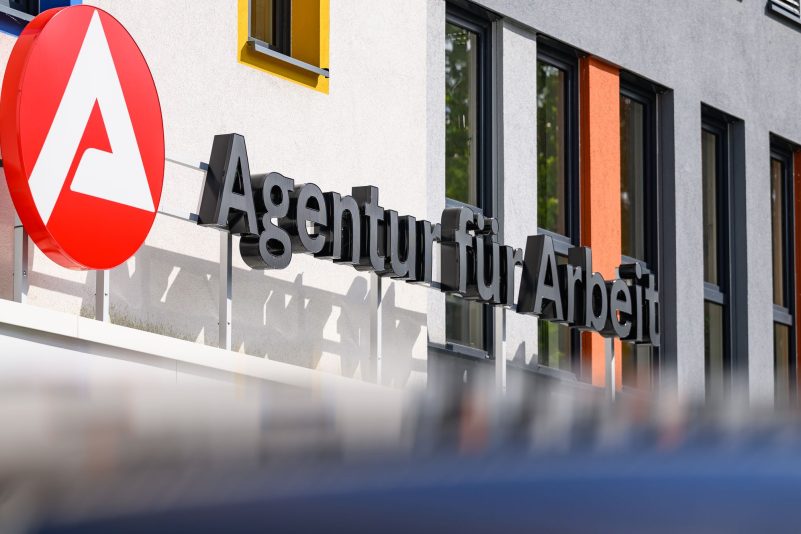Die Zahl der Arbeitslosen ist im Mai nur verhältnismäßig leicht gesunken (Archivbild).