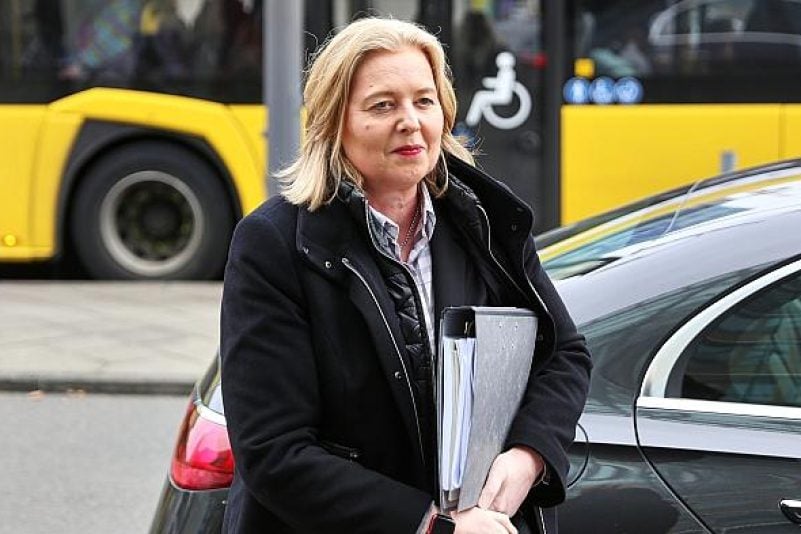 Bas-will-auch-Beamte-und-Selbstst-ndige-in-Rentenversicherung-einzahlen-lassen