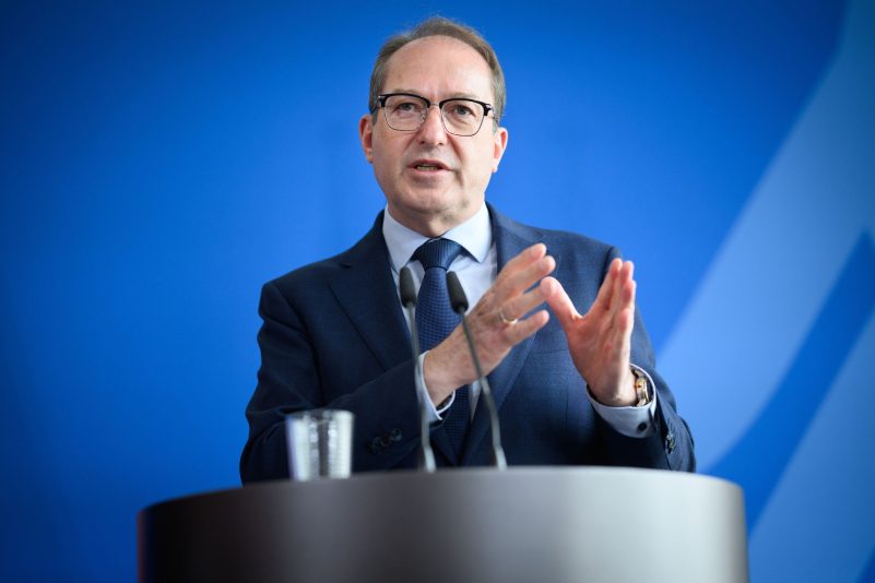 Gerichtsurteil laut Dobrindt ein Einzelfallbeschluss: „Wir halten an Zurückweisungen fest“