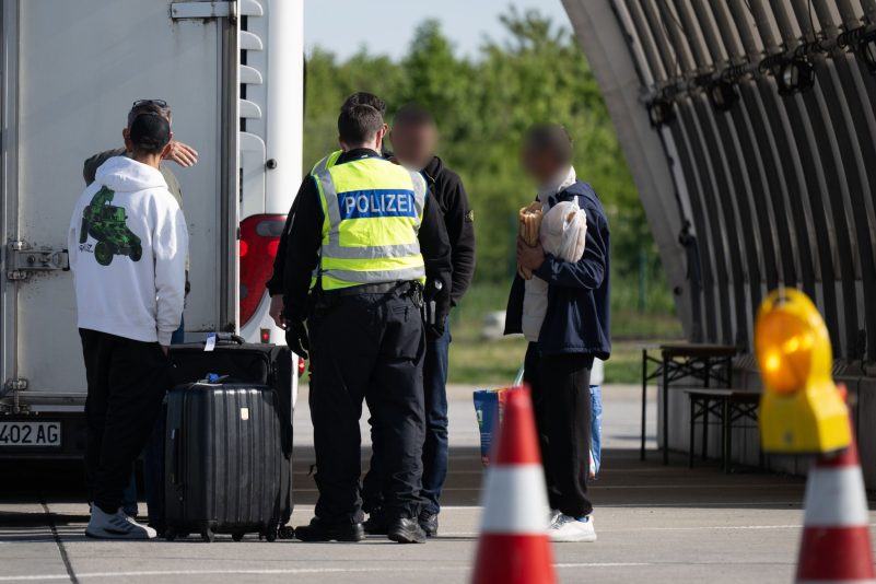 Streit-um-Fl-chtlingsr-cknahme-Deutsche-Grenzkontrollen-sto-en-auf-Kritik-in-Nachbarstaaten