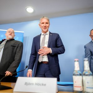 Höcke und Urban legen Gutachten gegen Beobachtung durch Verfassungsschutz vor