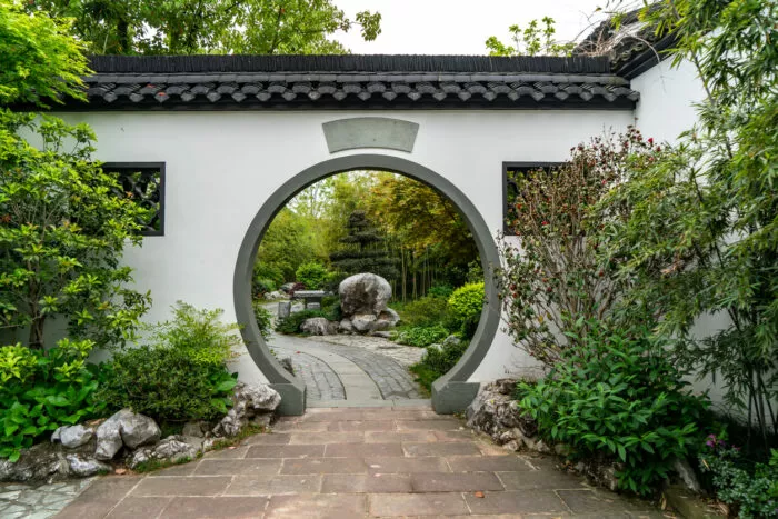 Chinesische Architektur: Gärten in weiß und schwarz