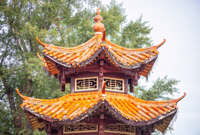 Alte chinesische Architektur wirkt wegen ihrer geschwungenen Formen leicht und beweglich