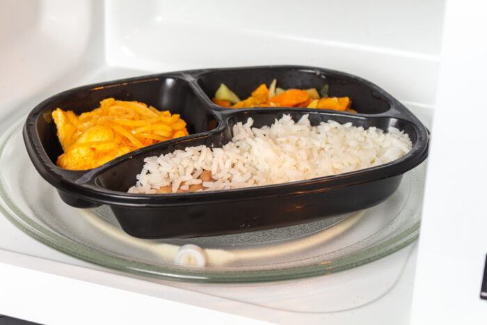 Zum Schutz kein Essen in Boxen aus Plastik packen