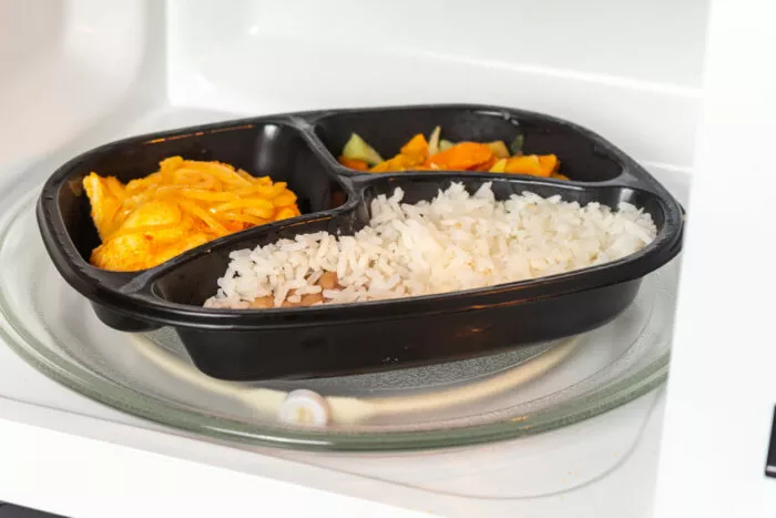 Zum Schutz kein Essen in Boxen aus Plastik packen