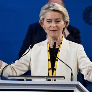 Misstrauensvotum gegen Ursula von der Leyen: EU-Parlament debattiert über Macht und Transparenz