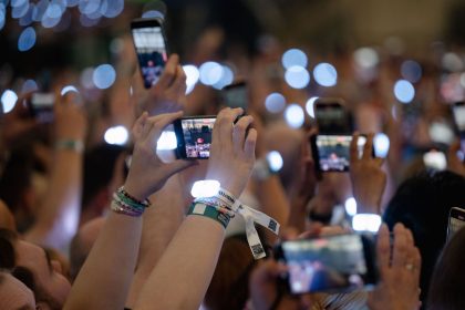 Handy aus – Musik an: Warum manche Künstler auf Verbote setzen