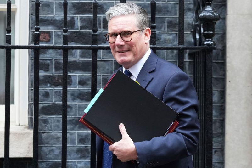 Der britische Premier Keir Starmer wird die verschärften Regeln bei einer Pressekonferenz erläutern. (Archivfoto)