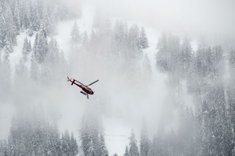 In der Schweiz sind die Leichen von fünf Skitourengängern entdeckt worden.