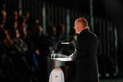 Scholz ruft zu Zusammenhalt unter Demokraten auf – Abschied beim Zapfenstreich