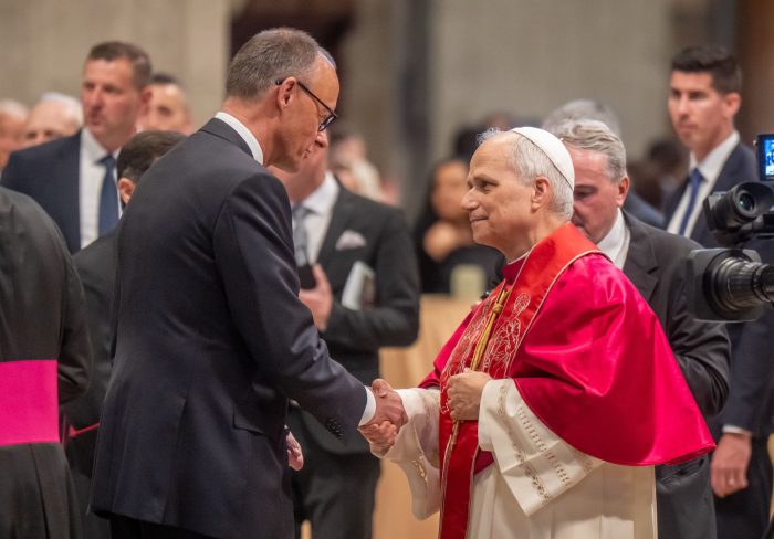 Kanzler Merz gratuliert dem Pontifex Leo.