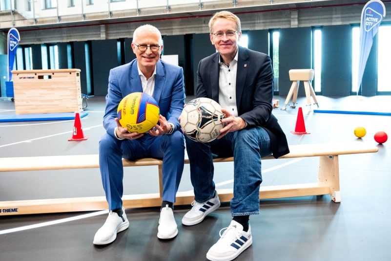 Wollen Olympia in den Norden holen: Hamburgs Bürgermeister Peter Tschentscher (SPD, l) und Schleswig-Holsteins Ministerpräsident Daniel Günther (CDU).