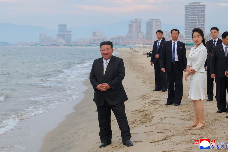 Machthaber Kim Jong Un weiht eine neue Touristenanlage an der nordkoreanischen Ostküste ein.
