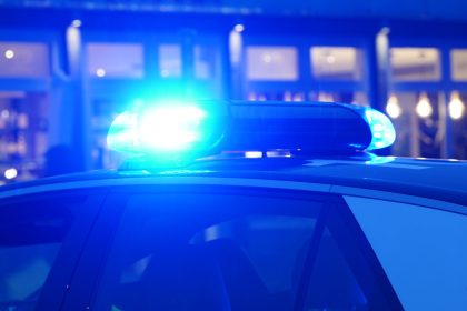 Autofahrer verliert die Kontrolle – fünf Verletzte