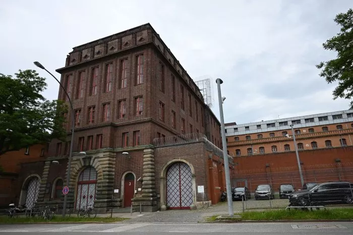 Nun heißt es Warten: Jimi Blue Ochsenknecht sitzt derzeit in einem Hamburger Gefängnis, weil es einen internationalen Haftbefehl gegen ihn gab.