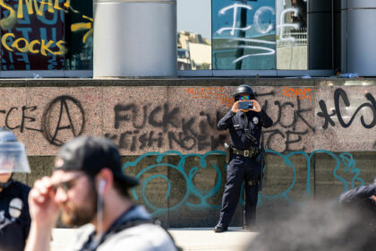 Los Angeles: Koordinierte Attacken, Ausgangssperre und das, was sich die Leute so erzählen