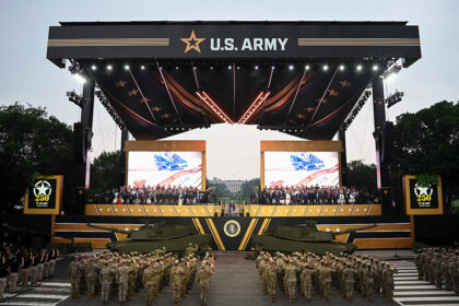 Bilderstrecke: Militärparade, Geburtstag und Proteste in Washington