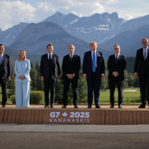 Trump geht vorzeitig und liefert sich Wortgefecht mit Macron