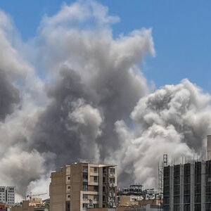 TICKER Nahost 23. Juni | Im Irak wurden Militärstützpunkte getroffen – Trump: Feuerpause nach 6 Uhr