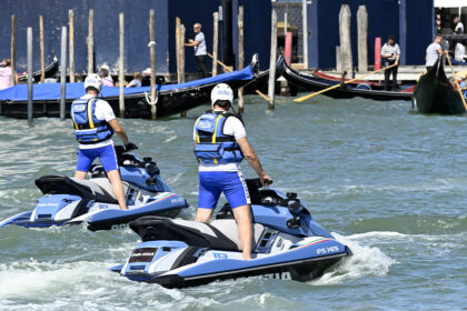 „Bezos, raus aus der Lagune“: Protest gegen Hochzeit von US-Milliardär in Venedig