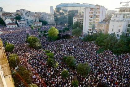 Großdemonstration in Serbien: Vucic weist Neuwahlforderung strikt zurück