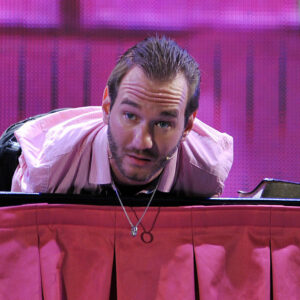Einst gemobbt, heute gefeiert – wie Nick Vujicic sein Schicksal in die Quelle ungeahnter Möglichkeiten verwandelte