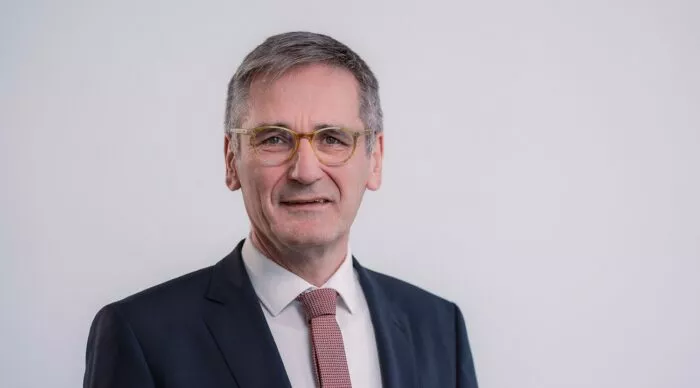 Hendrik Hering, der Landtagspräsident von Rheinland-Pfalz, möchte nicht, „dass die Feinde der Demokratie von der Demokratie bezahlt werden“. Foto: Landtag RLP/S. Jasmin
