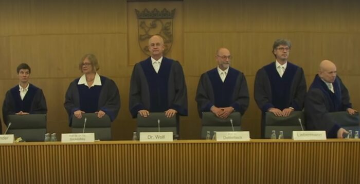 Der Hessische Staatsgerichtshof, zuständig für Fragen der Landesverfassung, tagte am 11. Juni 2025 zur mündlichen Verhandlung anlässlich einer Verfassungsklage der AfD-Fraktion zum Corona-Untersuchungsausschuss. Foto: Bildschirmfoto/Hessenschau