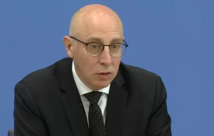 Sinan Selen, der Vizepräsident des Bundesamts für Verfassungsschutz (BfV), stellte am 10. Juni den Jahresbericht 2024 seiner Behörde vor. Foto: Bildschirmfoto/YouTube/Phoenix