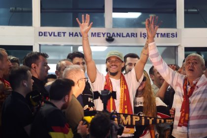 Sané in Istanbul begeistert empfangen: „Freue mich mega“