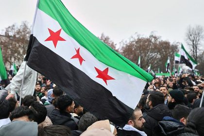 Syrien-Kundgebungen in Düsseldorf eskalieren: Polizei ermittelt wegen Landfriedensbruchs und Körperverletzung